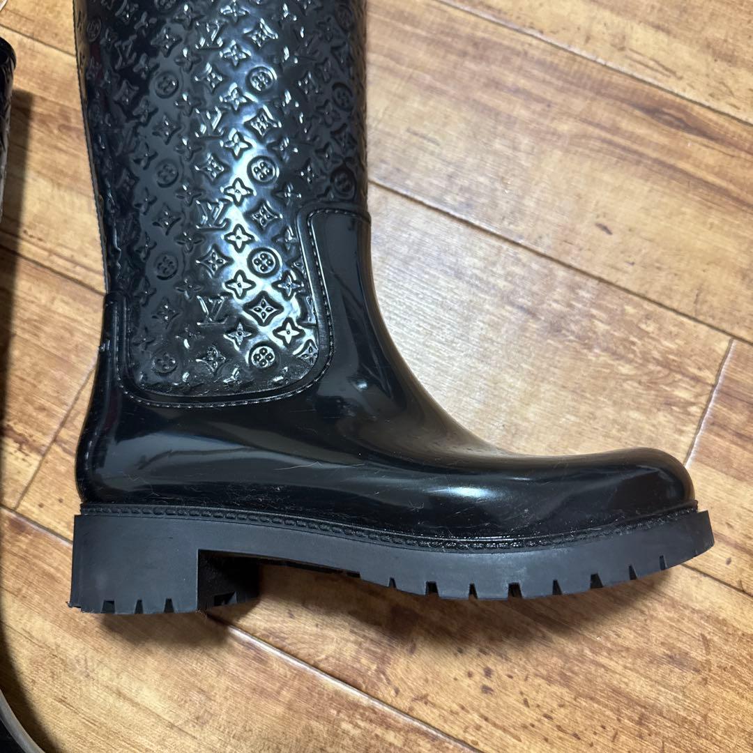louis vuitton ルイヴィトン 黒いロゴ入りラバーブーツ 38