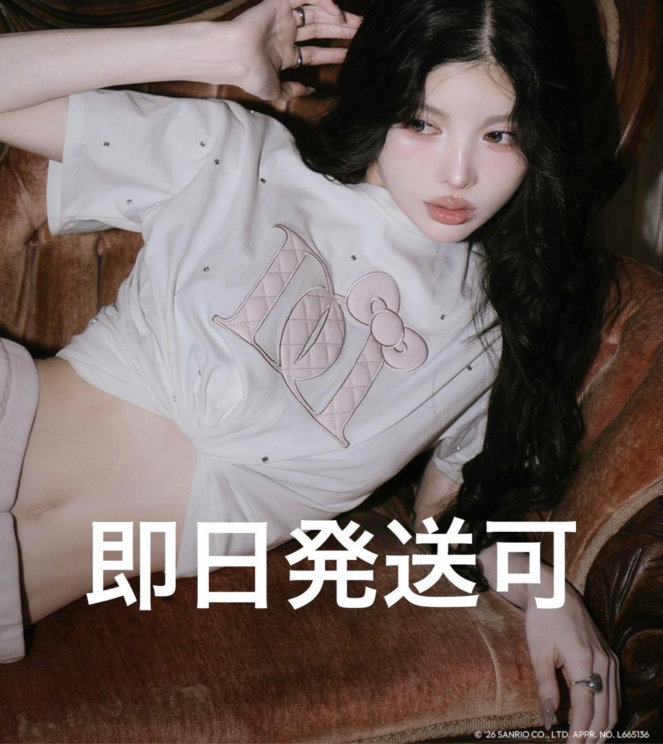 新品 Hello Darich キルティングアップリケビジューTシャツ WHT