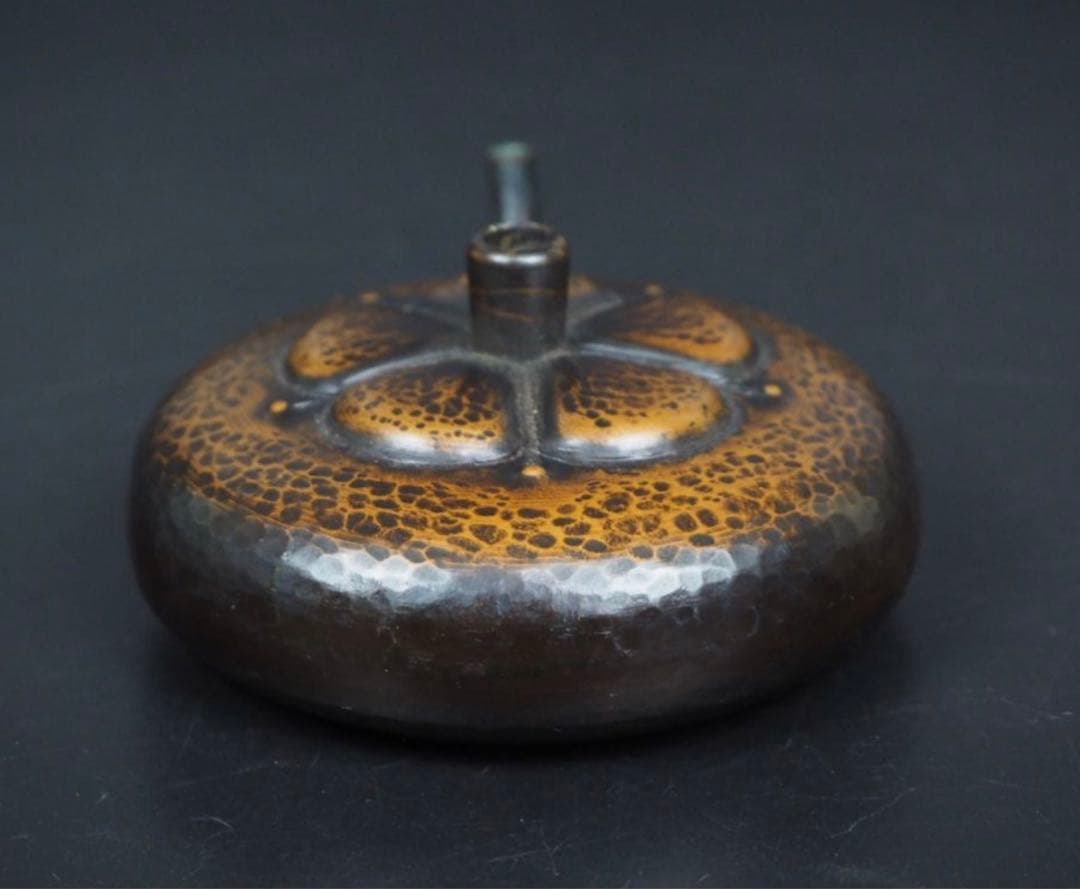 送料無料　明治金工 華石作 鎚目梅花模様水滴 珍品書道具