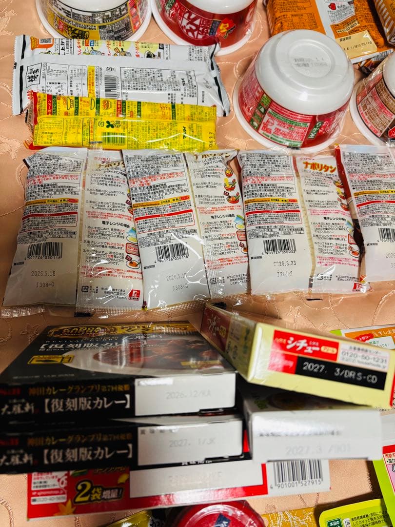 ち*☆様 \"新春福々箱\"【食品まとめ売】 ラーメン 珈琲 青汁 調味料 菓子色々