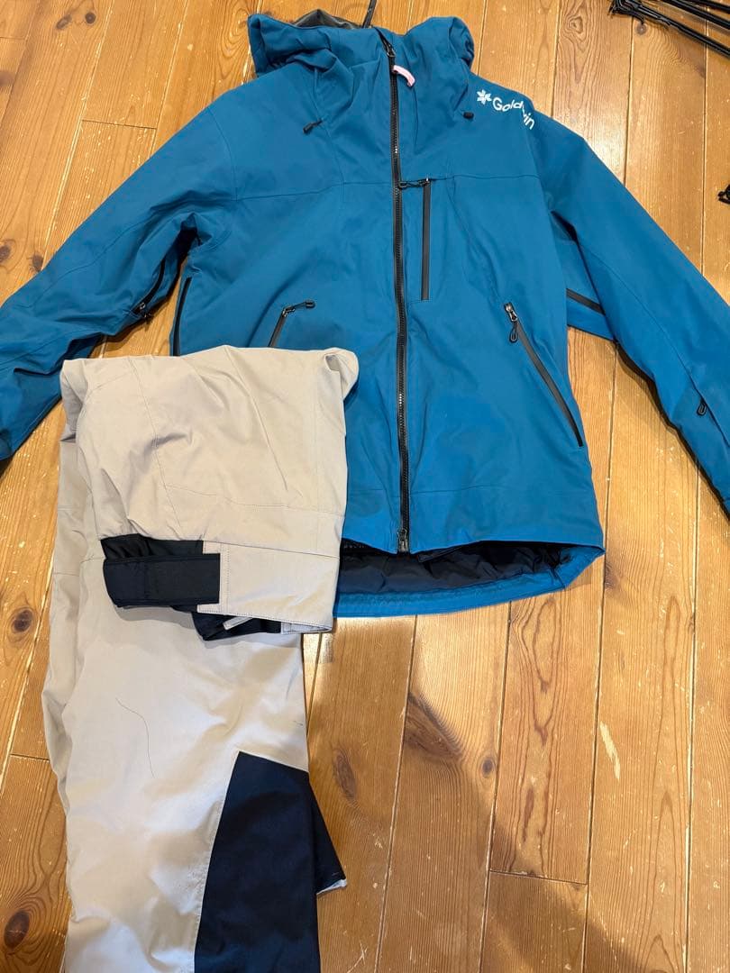 ゴールドウィン　スキーウエア　上下セット