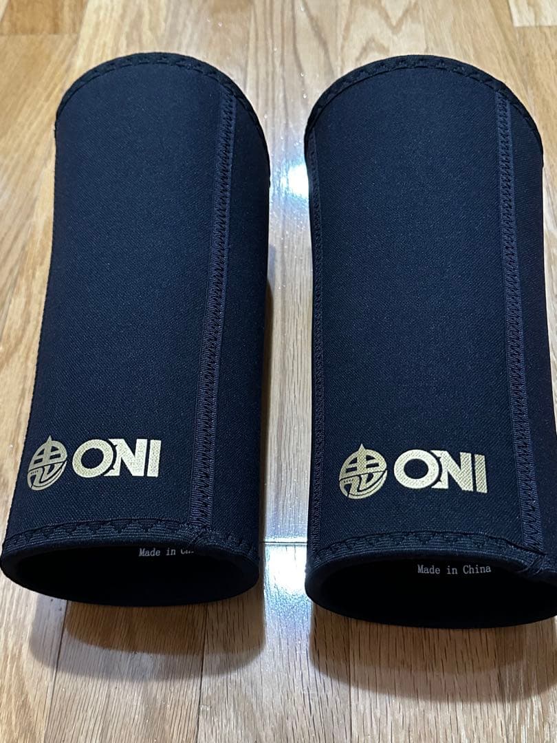 ONI ニースリーブPRO A級品 Lサイズ