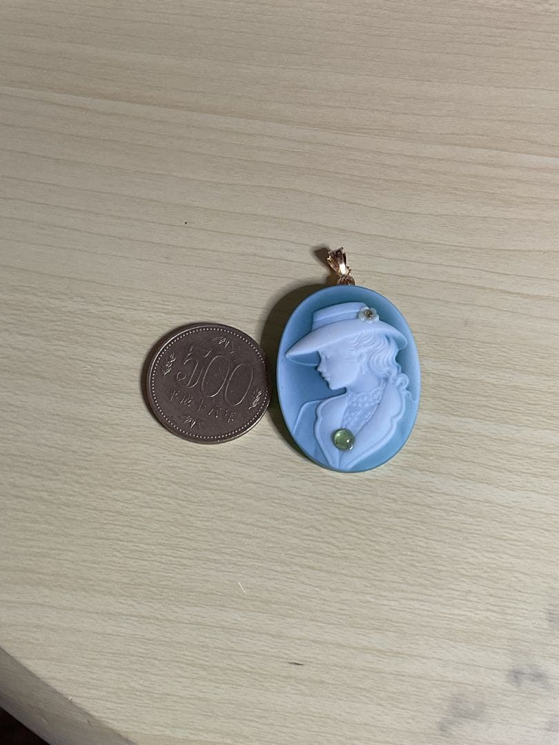 K18金天然石グリーン瑪瑙カメオペンダント　ペリドット付き