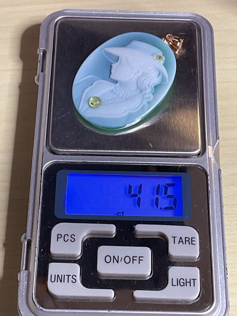 K18金天然石グリーン瑪瑙カメオペンダント　ペリドット付き