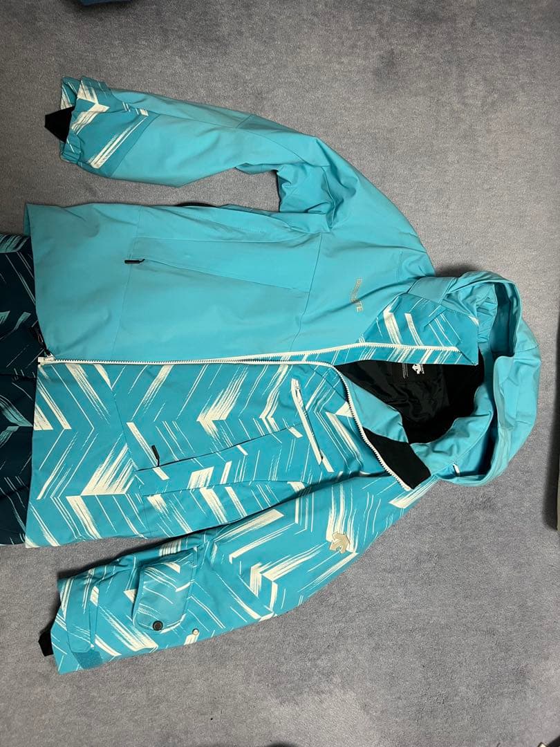 デサント　Mサイズ　スキーウェア上下セット