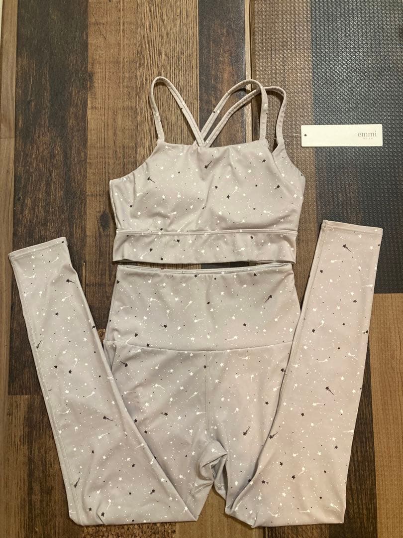 極美　emmi yogaエミヨガ　ヨガウェア　UVカット吸水速乾　オリジナル星柄