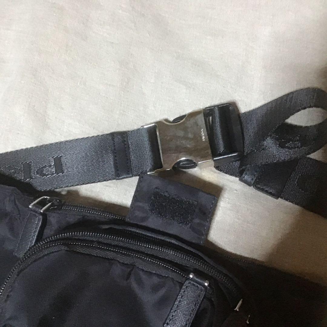 ブラック ボディバッグ ナイロン製