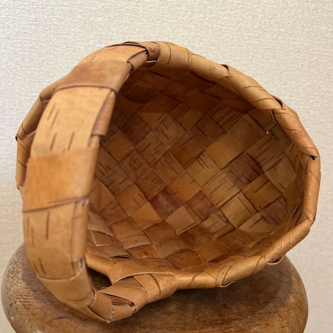 白樺の小さなかご