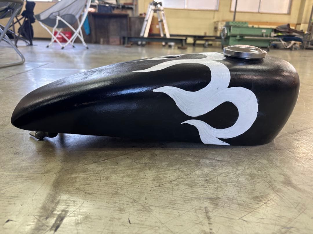 トライアンフ、ハーレー　レース用タンクFRP製