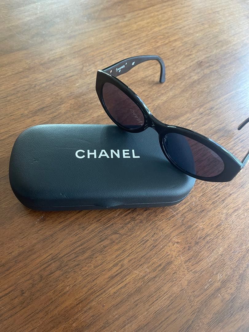 CHANEL サングラス キャットアイ 黒