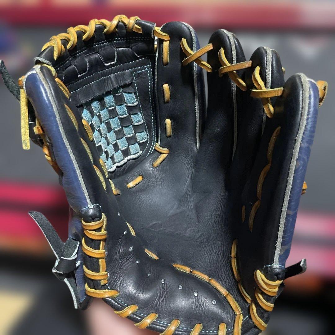 硬式野球グローブ ローンスター硬式グローブ黒と青のデザイン