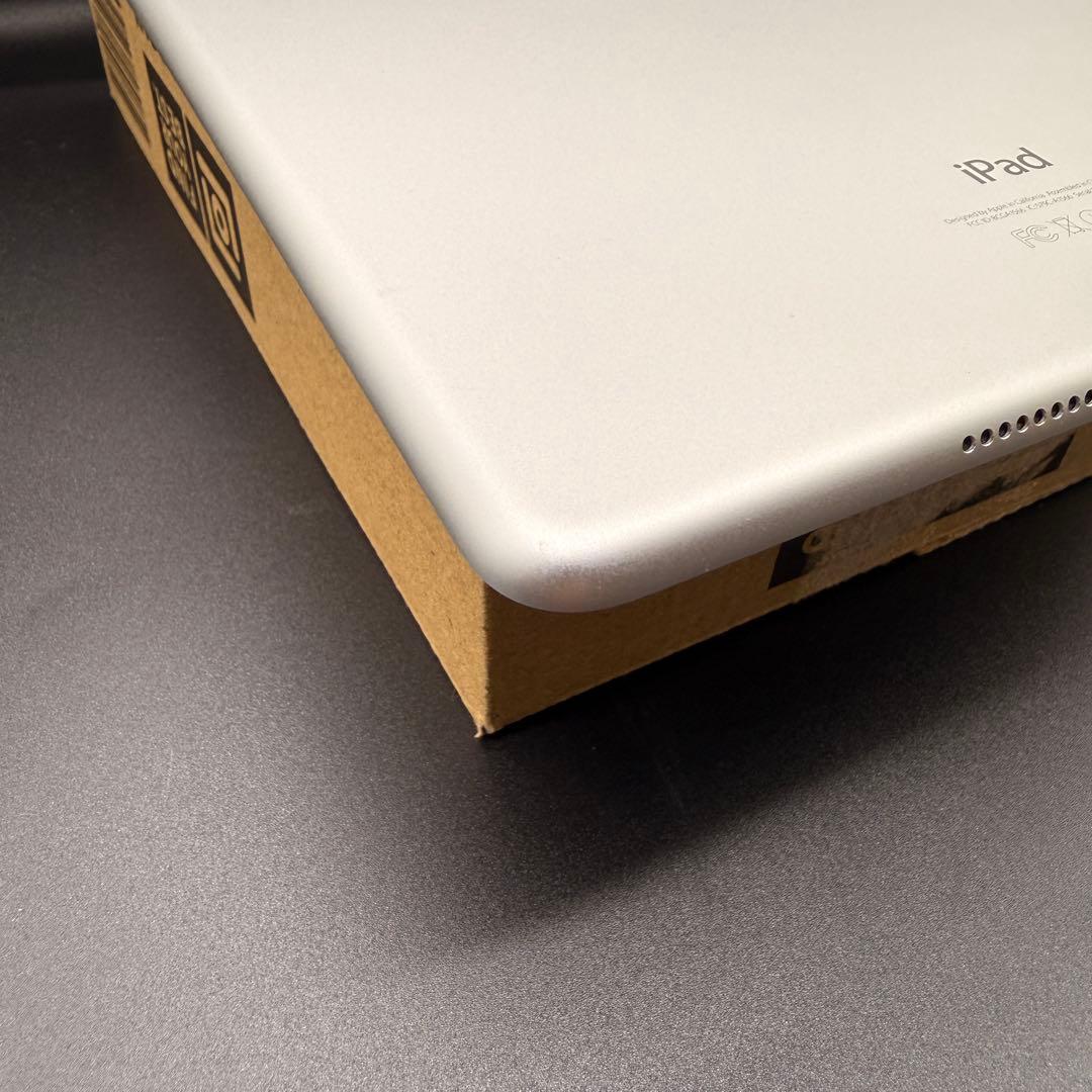 iPad Air 2 Wi-Fi 64GB シルバー & キーボード付きカバー