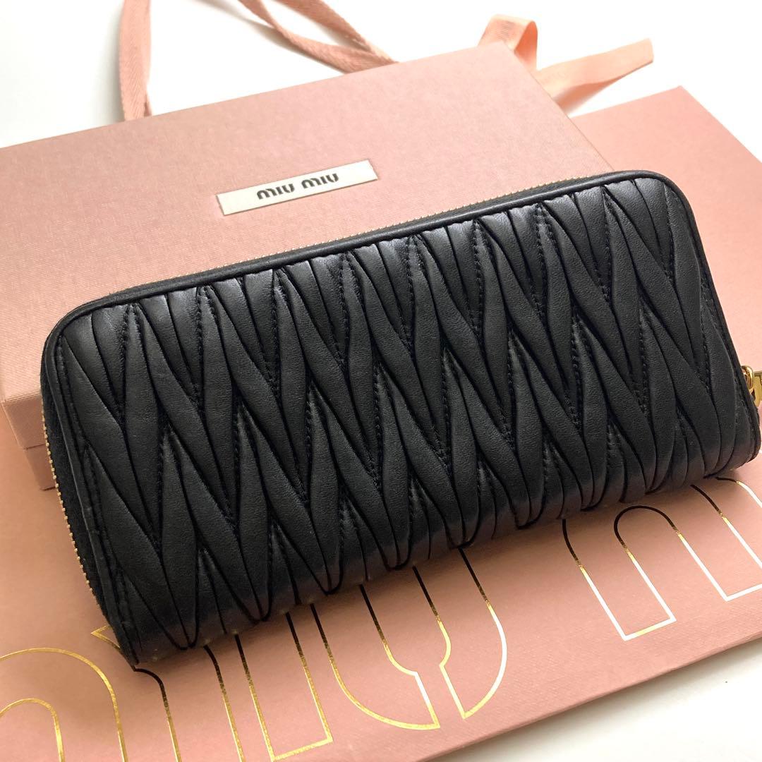 ジ*郎様 ❤️良品❤️miumiu マテラッセ ラウンドファスナー 長財布 ミュ