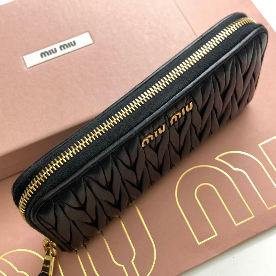 ジ*郎様 ❤️良品❤️miumiu マテラッセ ラウンドファスナー 長財布 ミュ