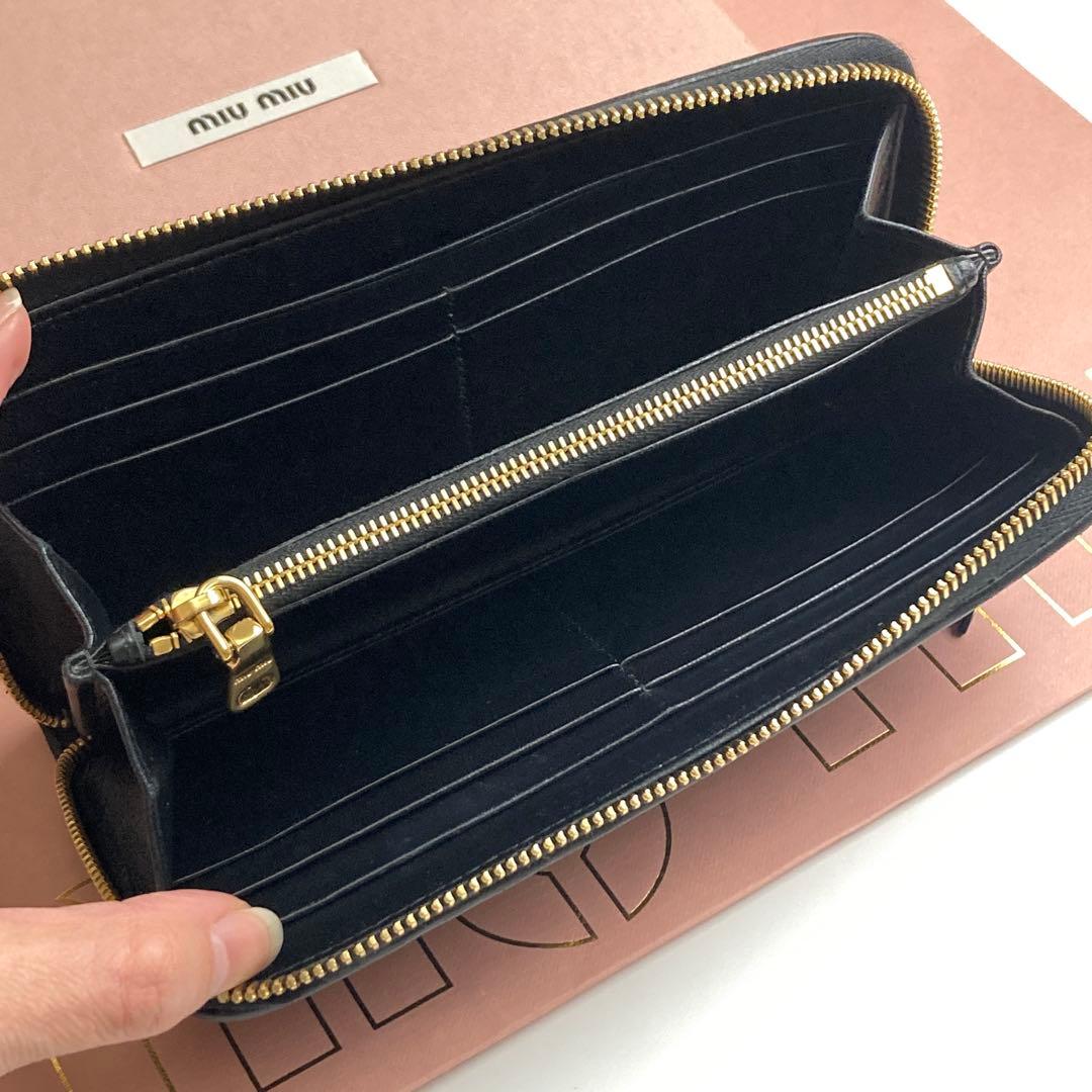 ジ*郎様 ❤️良品❤️miumiu マテラッセ ラウンドファスナー 長財布 ミュ