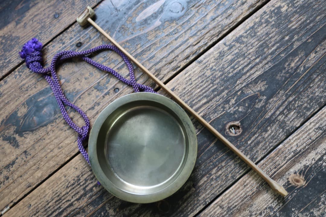 当り鉦 5寸 撞木付き チャンチキ スリ鉦 当り鉦 与助 直径13.5cm