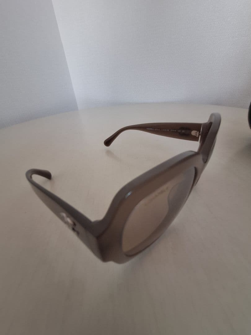 Chanel ブラウンラウンドサングラス