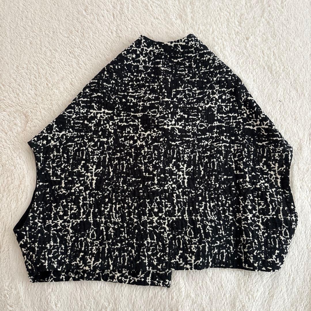 美品✨萌　MOYURU ベスト　アシンメトリー　ワンボタン　白黒