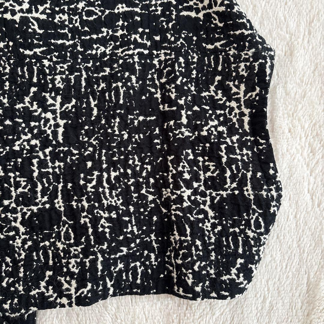 美品✨萌　MOYURU ベスト　アシンメトリー　ワンボタン　白黒