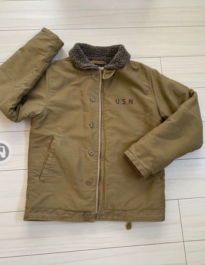 U.S.N.ロゴ付きカーキＮ1デッキジャケット