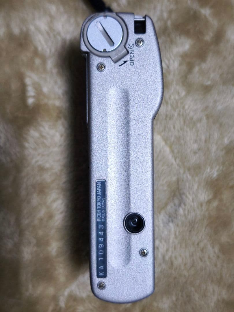 【超美品、箱付き】リコー　フィルムカメラ　GR1date　シルバー