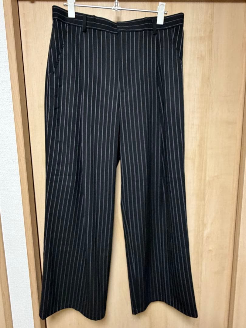パンツ Chikashitsu + stripe tuck slacks