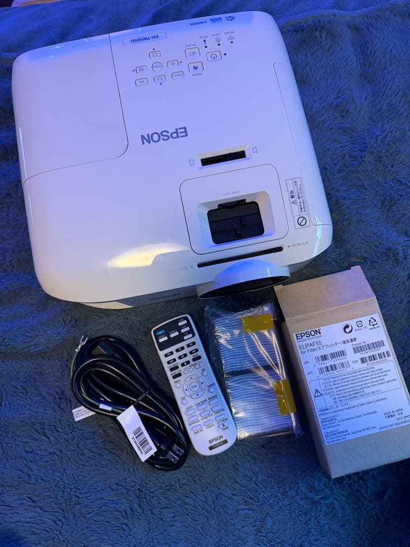 美品　Epson EH-TW5650 プロジェクター本体【ランプ点灯時間19H】