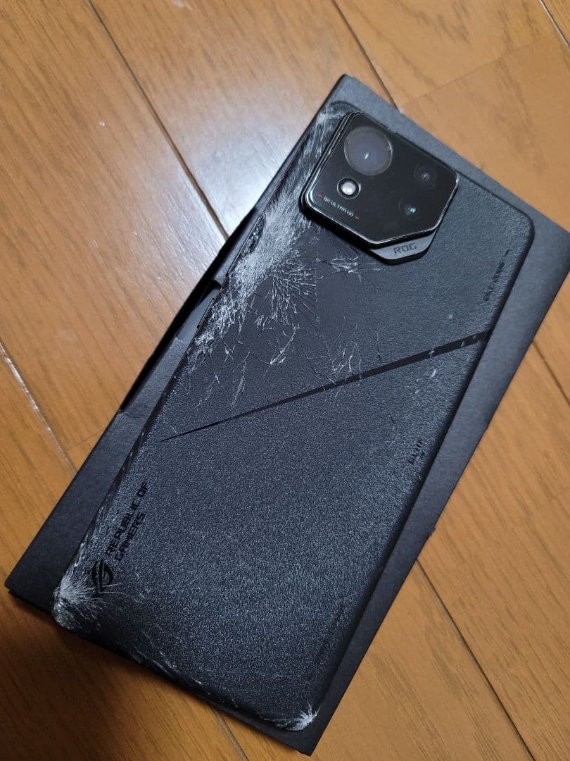 なお　Rog Phone 8 Pro16GB RAM512GB 難あり