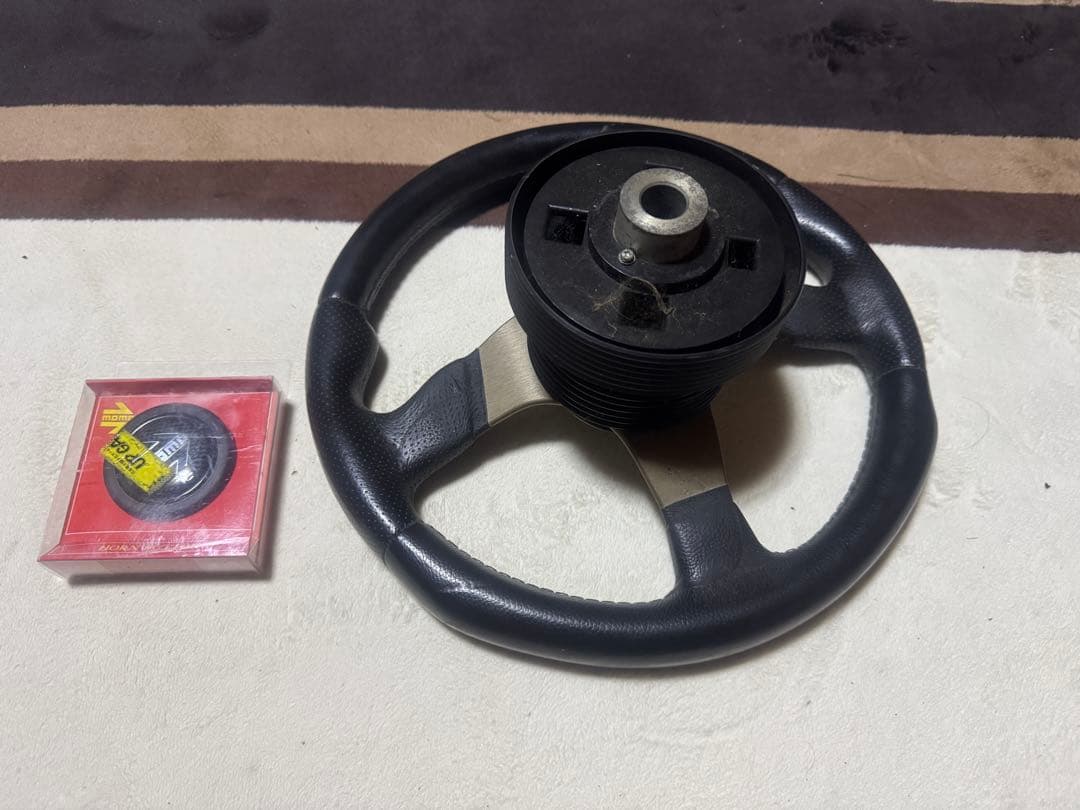 中古　MOMOモモ　320㎜　レースrace 小径