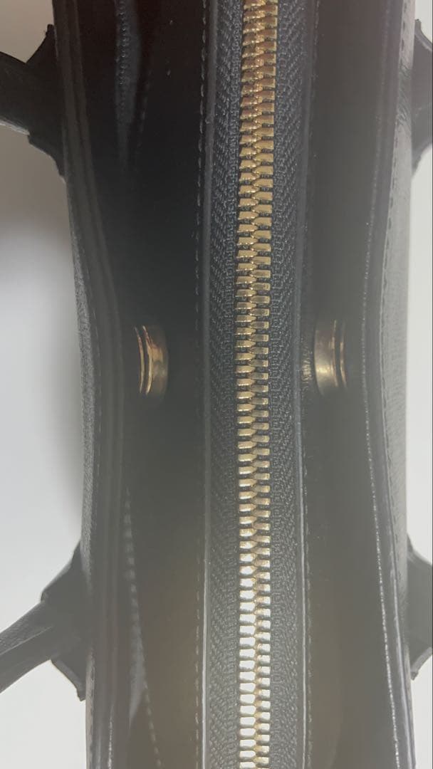 美品　FURLA ブラック ハンドバッグ ショルダーストラップ付き