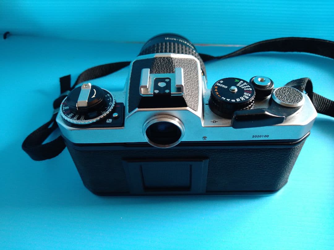 Nikon FE2 一眼レフカメラ 35mmフィルム 　55mmレンズ付き
