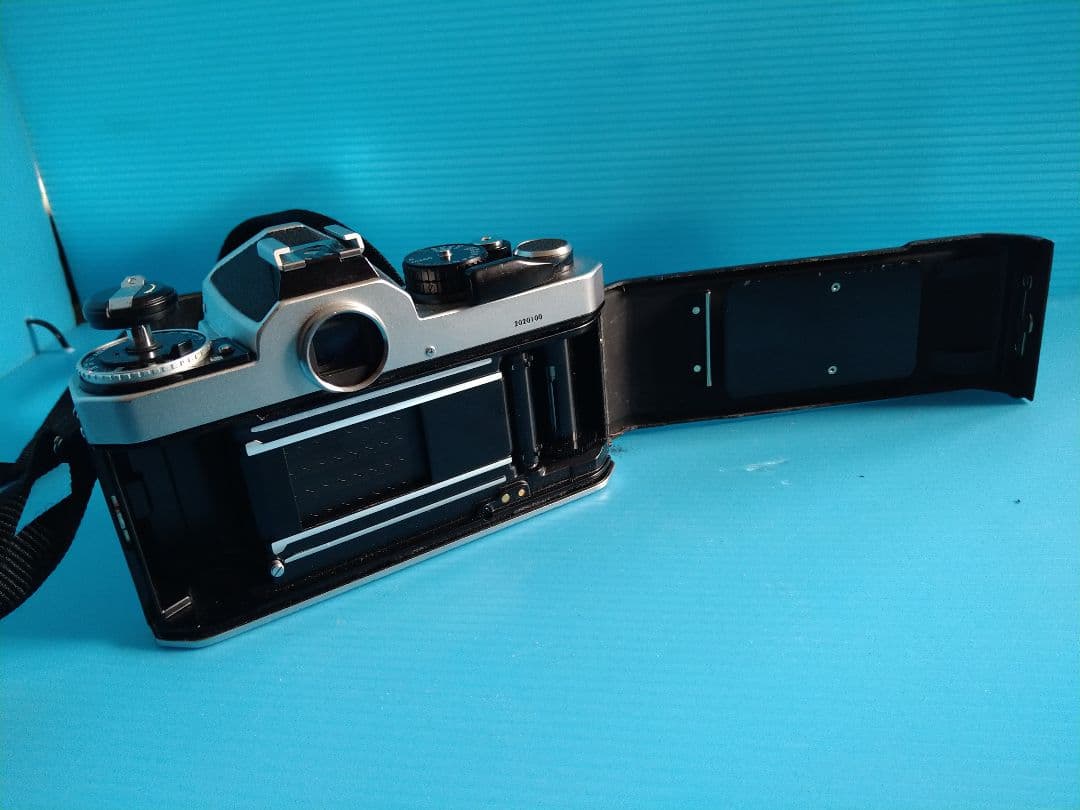 Nikon FE2 一眼レフカメラ 35mmフィルム 　55mmレンズ付き