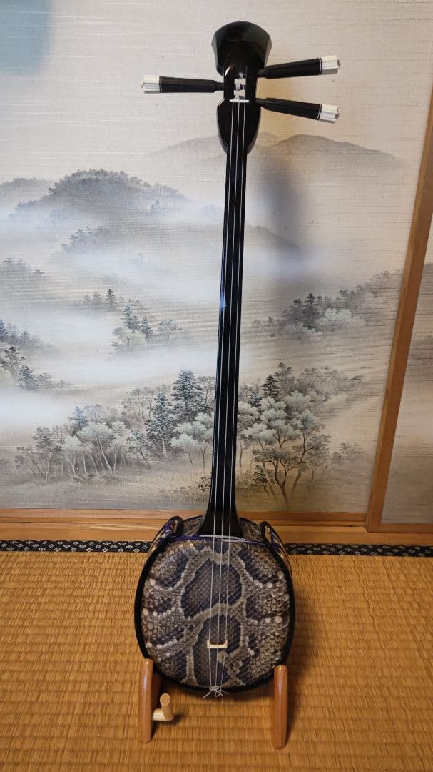 沖縄三線　本皮　蛇皮　 ソフトケース付　　黒塗