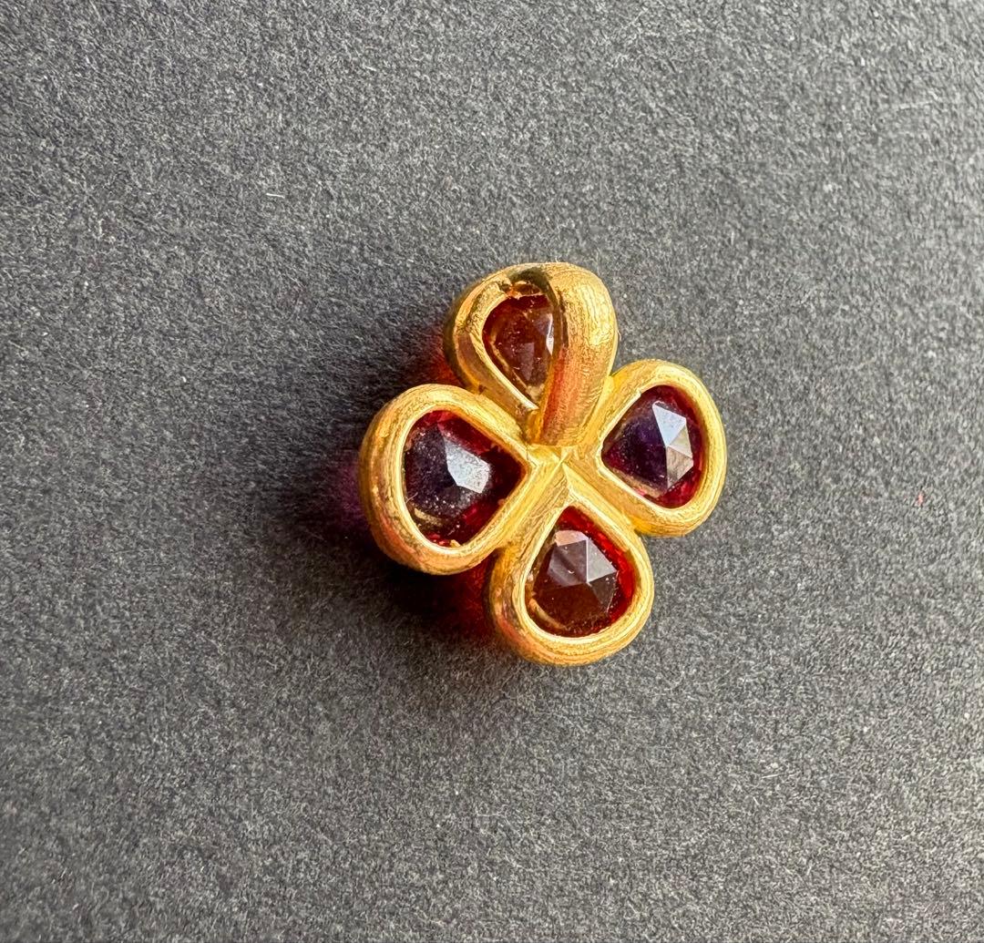 マリーエレーヌ ドゥ　タイヤック　クローバーチャーム