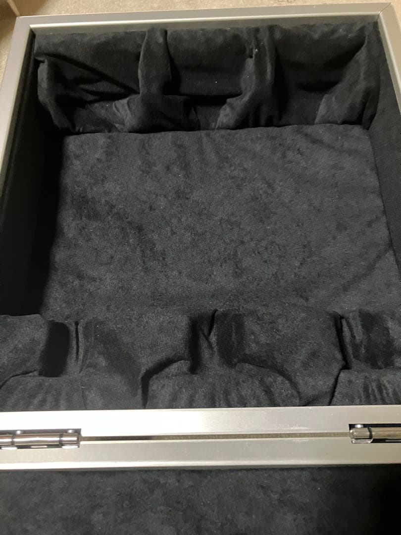 ソウメイ　シルバー　アタッシュケースのみ