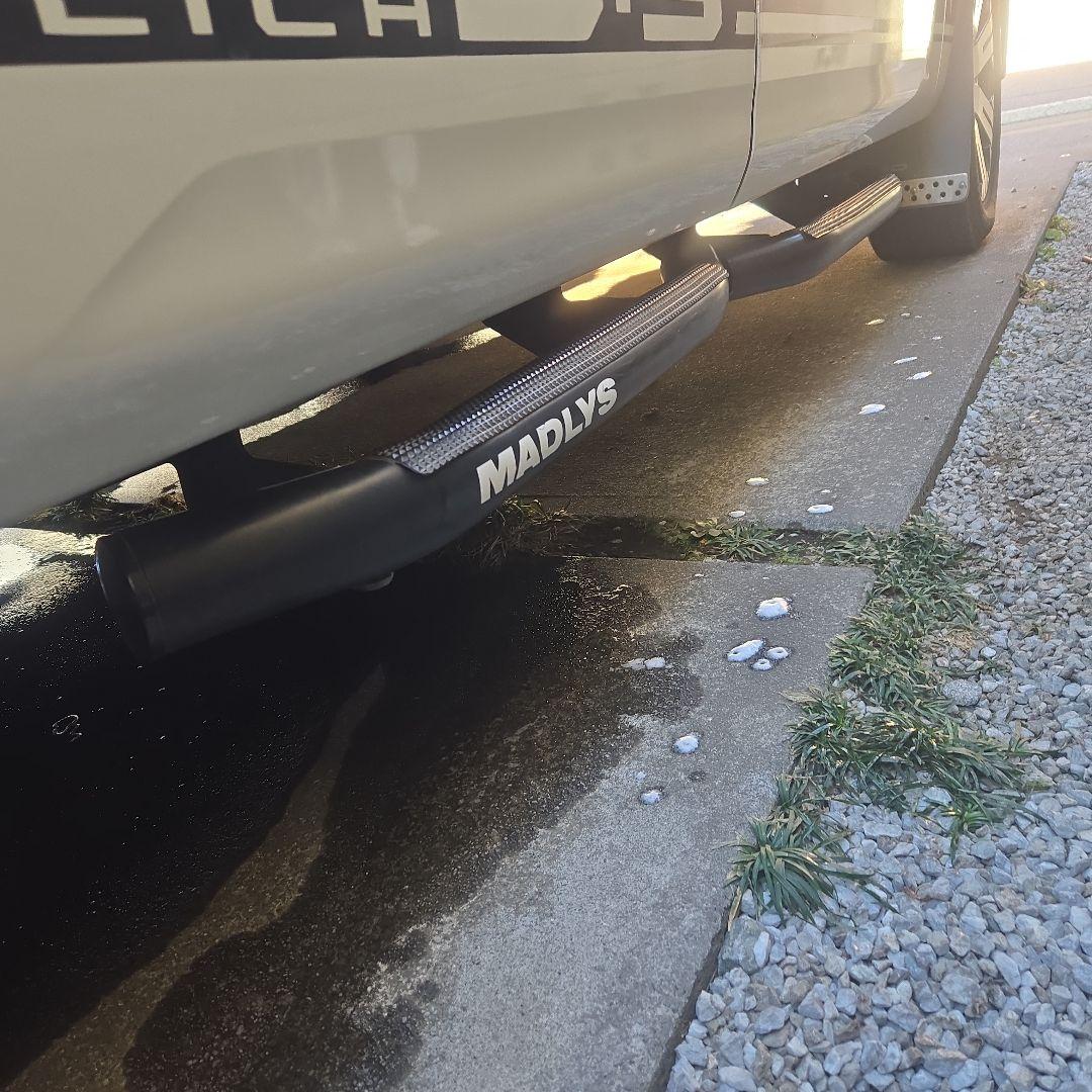 後期デリカD5MADLYS サイドステップTYPE-2 フロント、リヤセット