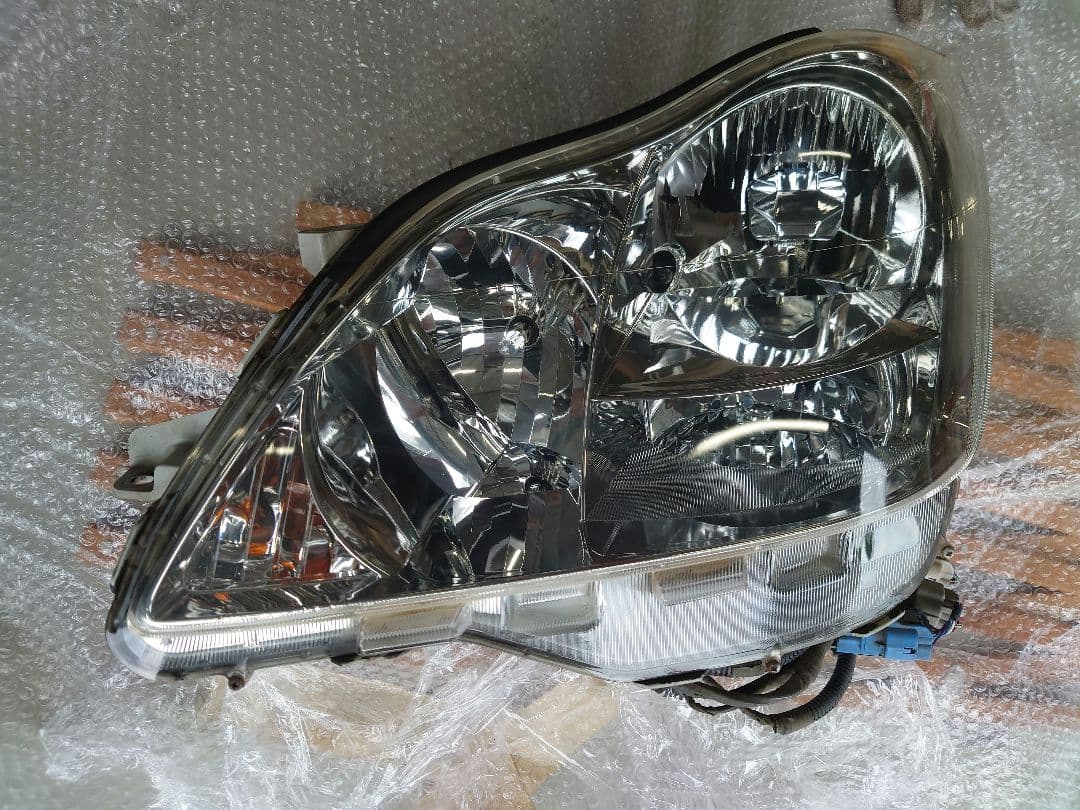 ゼロクラウン左側ヘッドライト