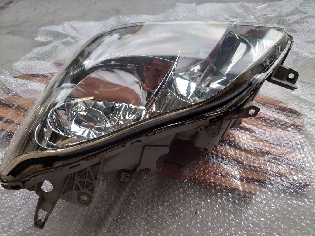 ゼロクラウン左側ヘッドライト