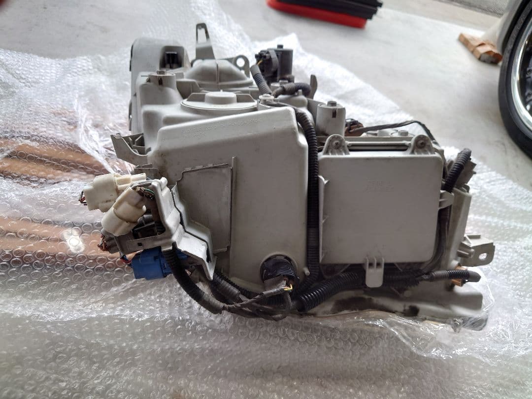 ゼロクラウン左側ヘッドライト