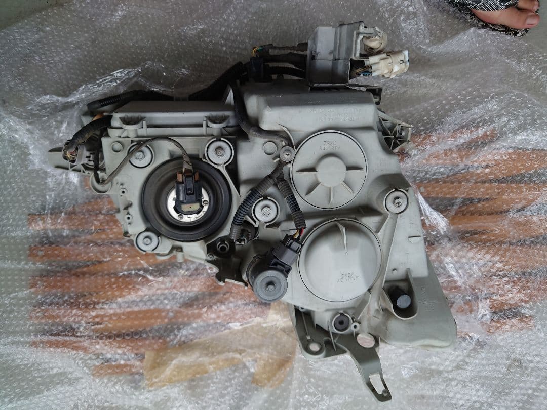 ゼロクラウン左側ヘッドライト