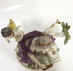 マイセン風 フィギュリン ミューズとキューピッド 高さ21cm（真贋不明）