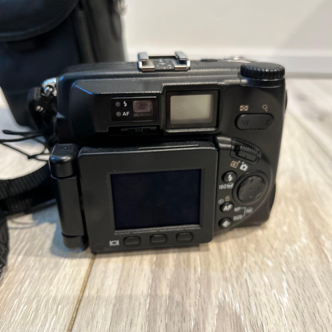 Nikon Coolpix 5000 デジタルカメラ　E5000