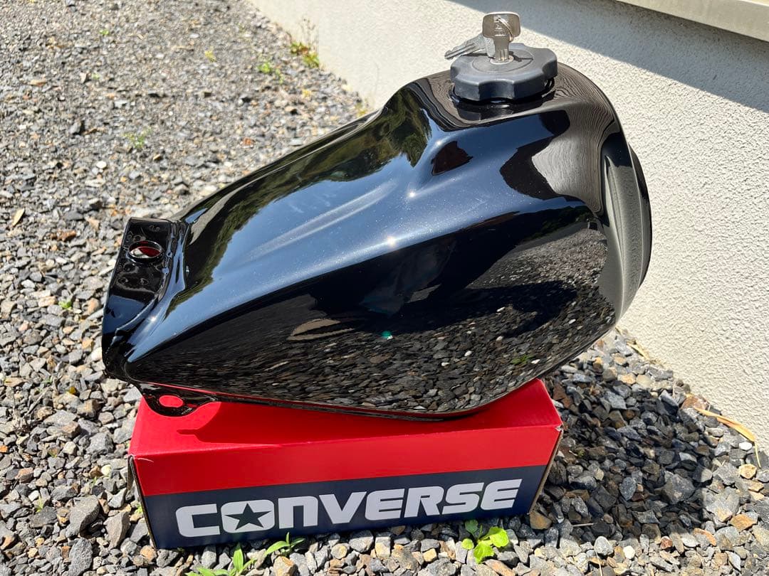 TW225 タンク 塗装後未使用 サビ無し TW200