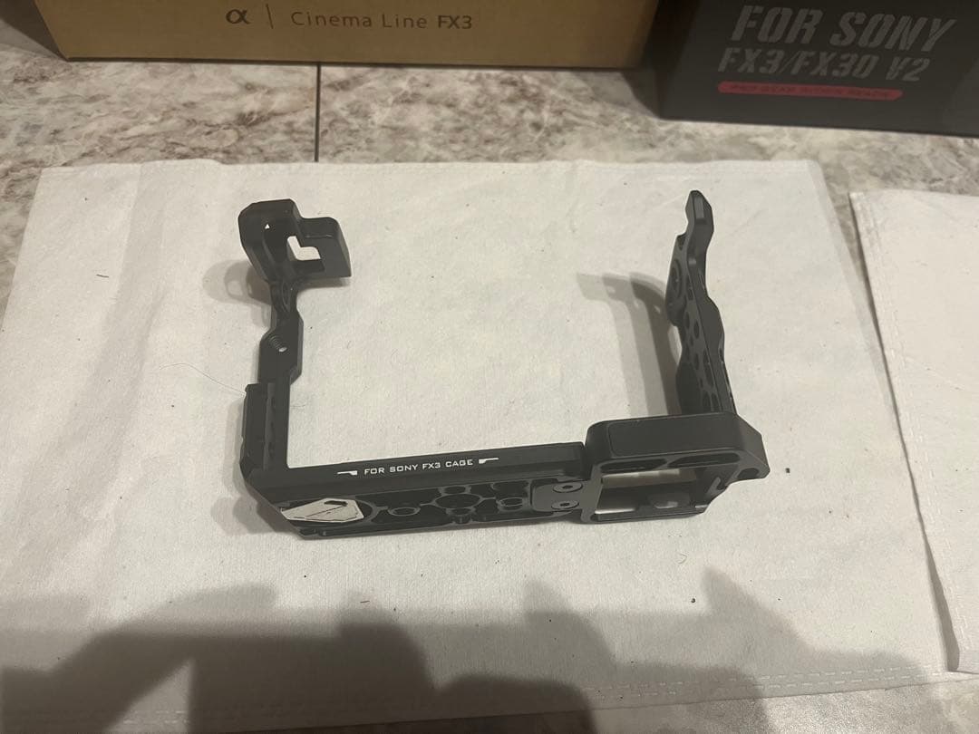 Zhang 様 SONY FX3 美品｜バッテリー4個＋専用ケージ｜即撮影可