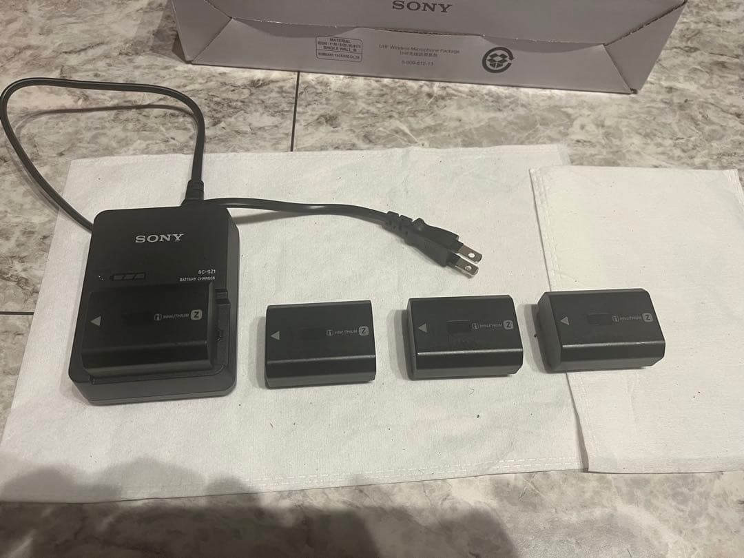 Zhang 様 SONY FX3 美品｜バッテリー4個＋専用ケージ｜即撮影可