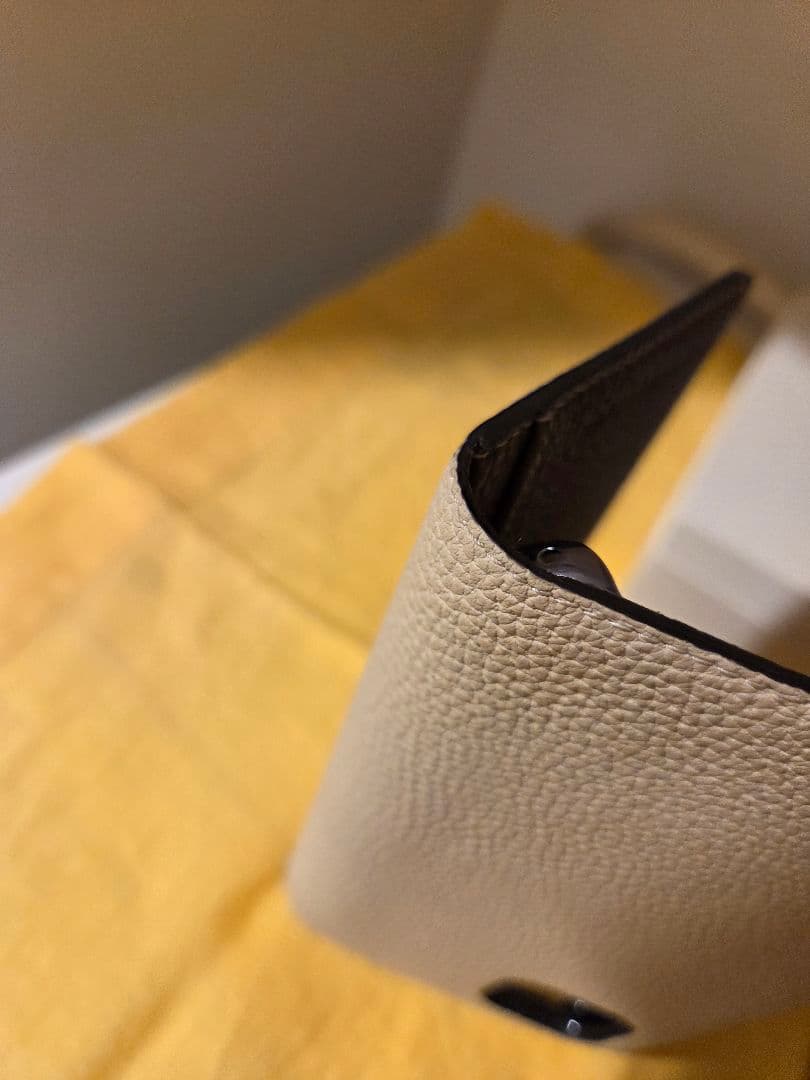 【美品】手帳型 iPhone11ケース アイボリー×エトープ　バイカラー