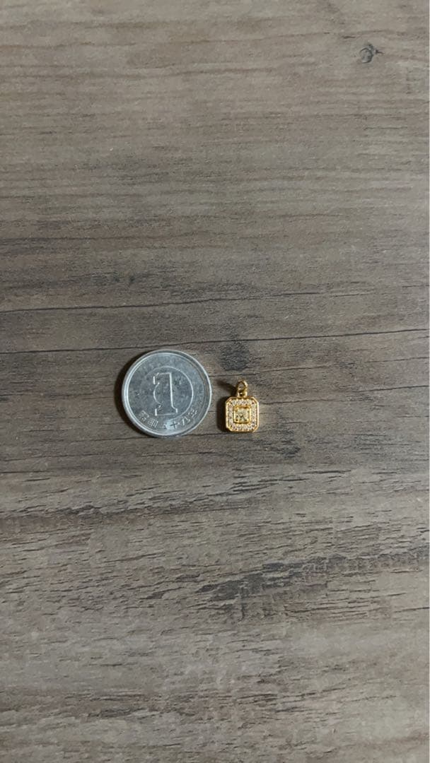 K18イエローゴールド　ダイヤモンドトップ（0.07カラット）　0.9グラム