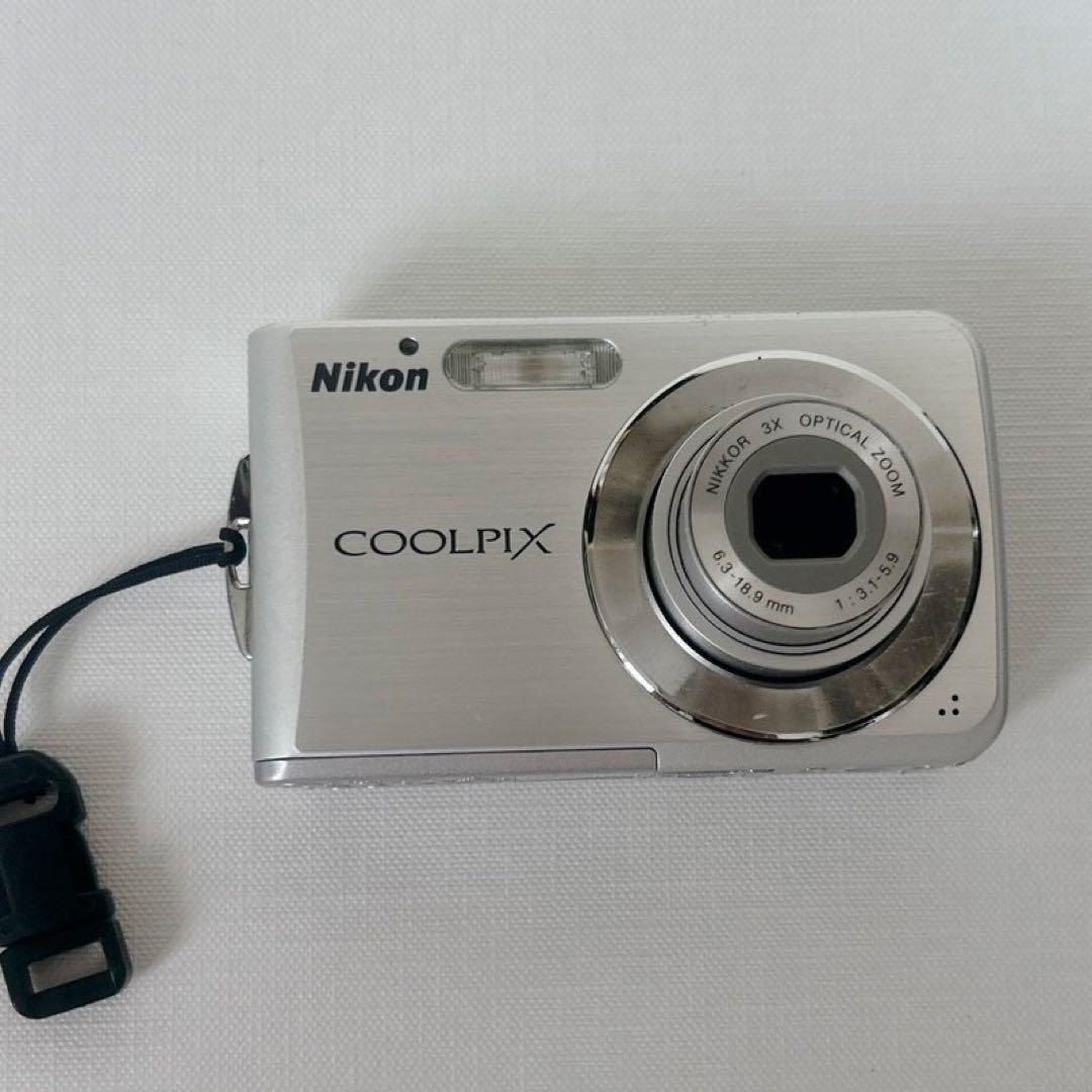 Nikon ニコン COOLPIX S210 デジタルカメラ シルバー 外箱付き