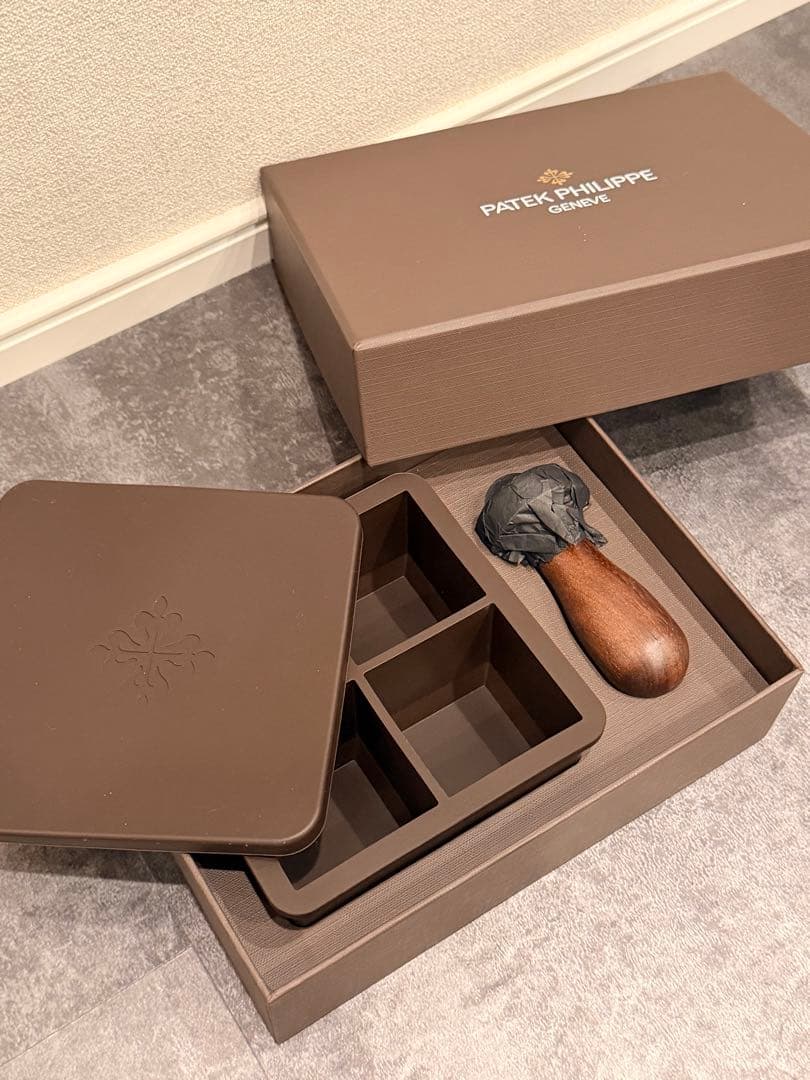 PATEK PHILIPPE イベント限定品アイスキューブスタンプとカタログ