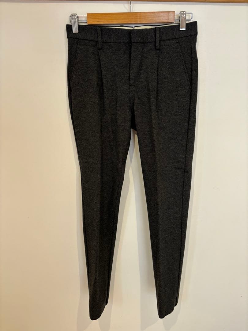 イッセイ:entre amis ダークグレー スラックス